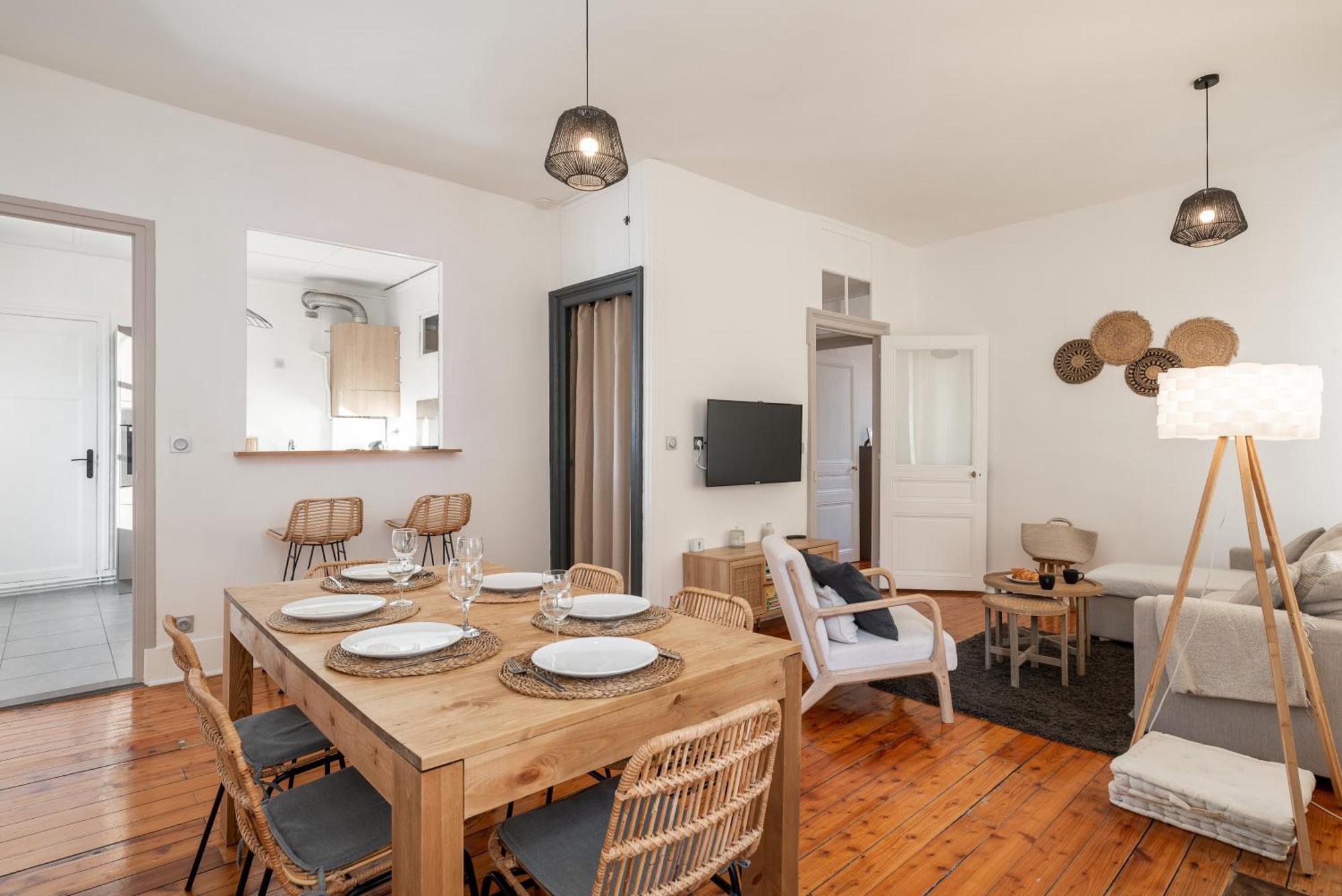 Appartement Spacieux Et Chaleureux Coeur De Ville Chambéry Zewnętrze zdjęcie