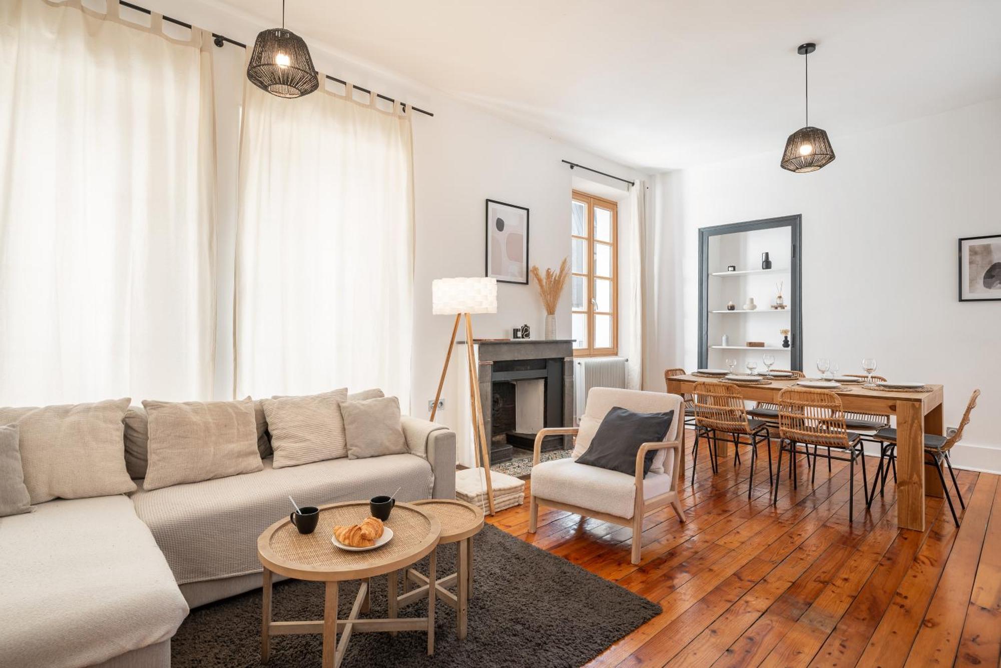 Appartement Spacieux Et Chaleureux Coeur De Ville Chambéry Zewnętrze zdjęcie