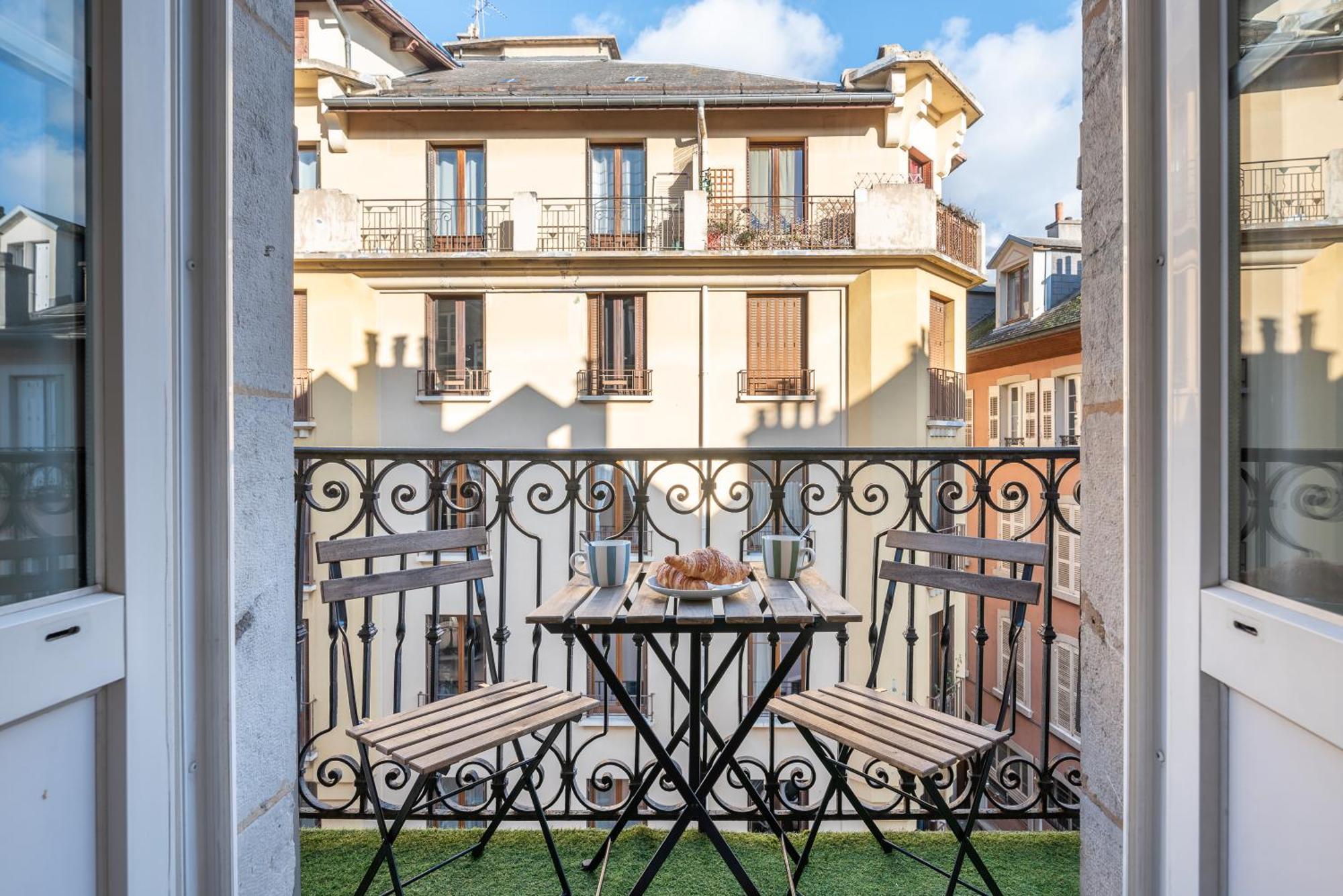 Appartement Spacieux Et Chaleureux Coeur De Ville Chambéry Zewnętrze zdjęcie